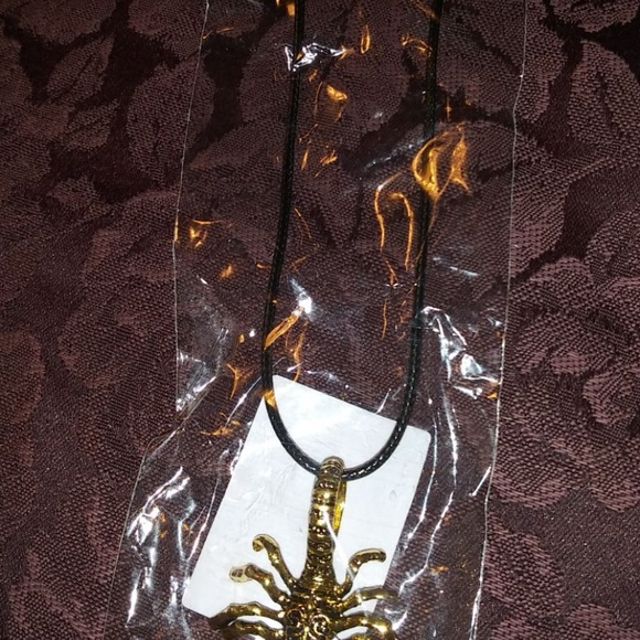Fashion Jewelry scorpion pendant necklace, unisex New - Picture 5 of 5